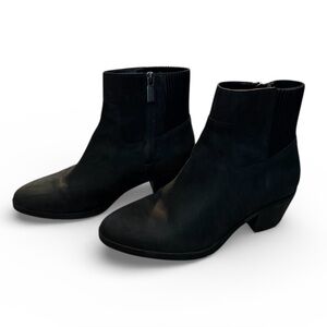 Vionic Shantelle women’s 6 black suede boots with inside zip enclosures